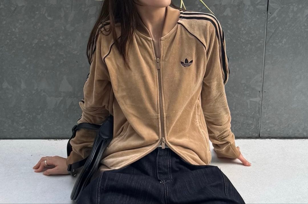 adidas originals ベロア トラックトップ