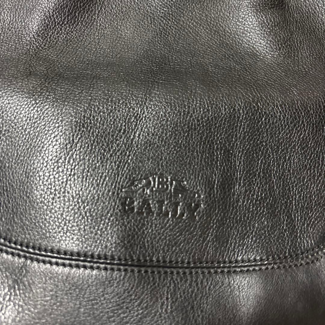 BALLY レザーボディバッグ
