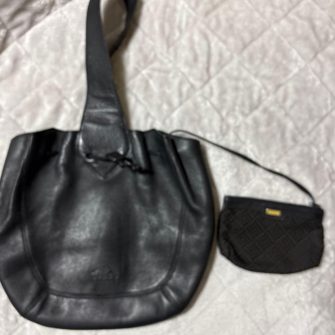 BALLY レザーボディバッグ