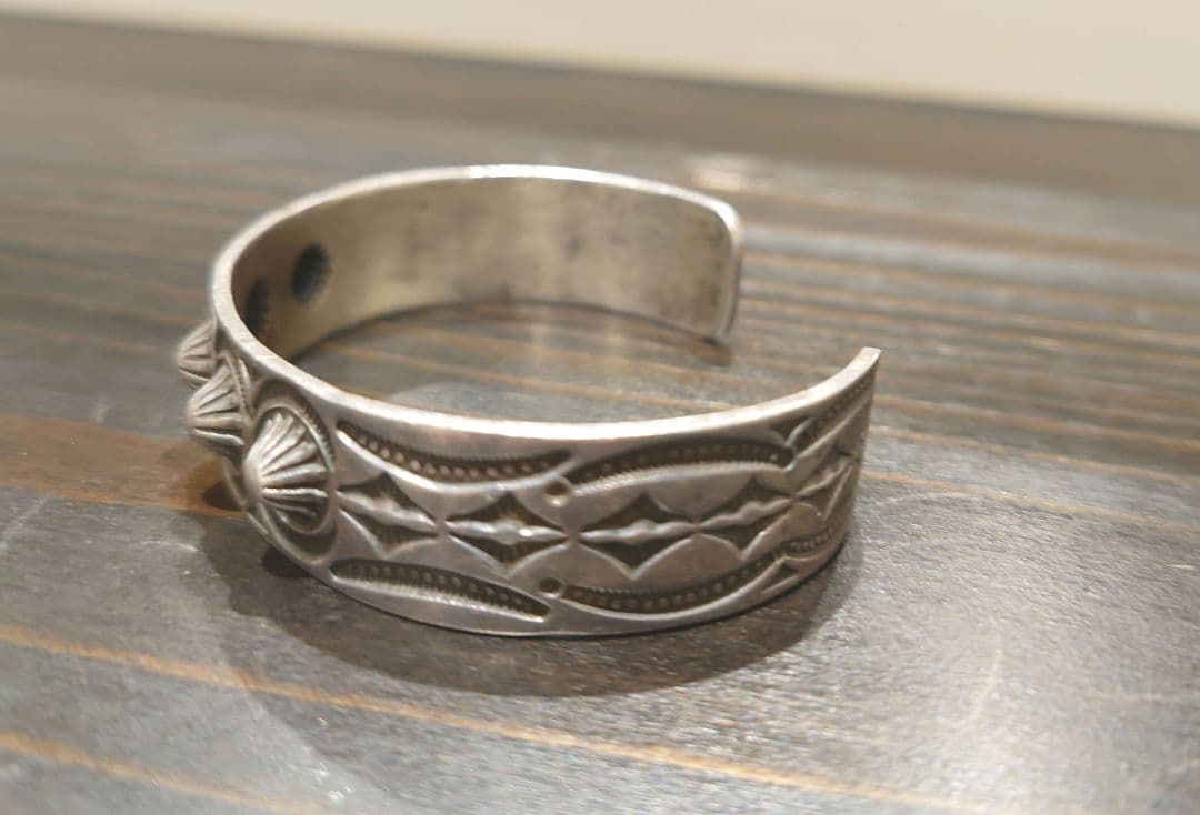 Navajo Gary reeves スタンプワーク　バングル