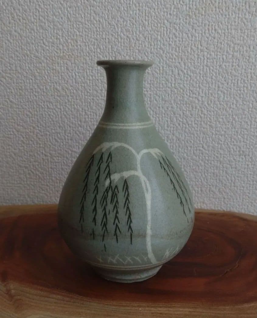 李朝　高麗青磁　白黒象嵌　朝鮮美術　梅瓶　骨董　陶芸　陶磁器　徳利　ぐい呑　盃