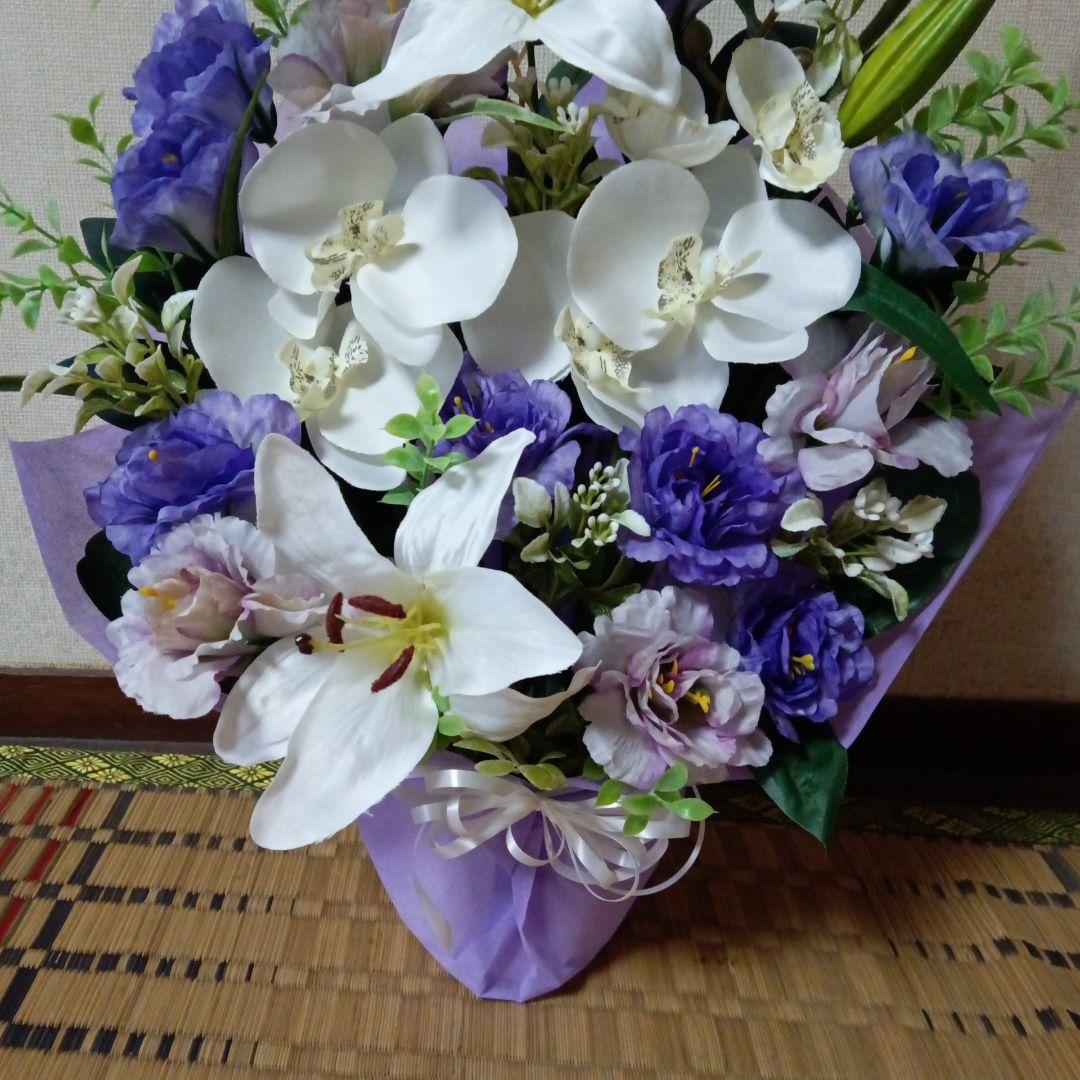 仏花、御供え花、造花百合、胡蝶蘭アレンジ