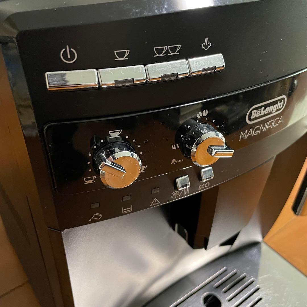 デロンギ　マグニフィカ　全自動コーヒーマシン　ESAM03110B ブラック