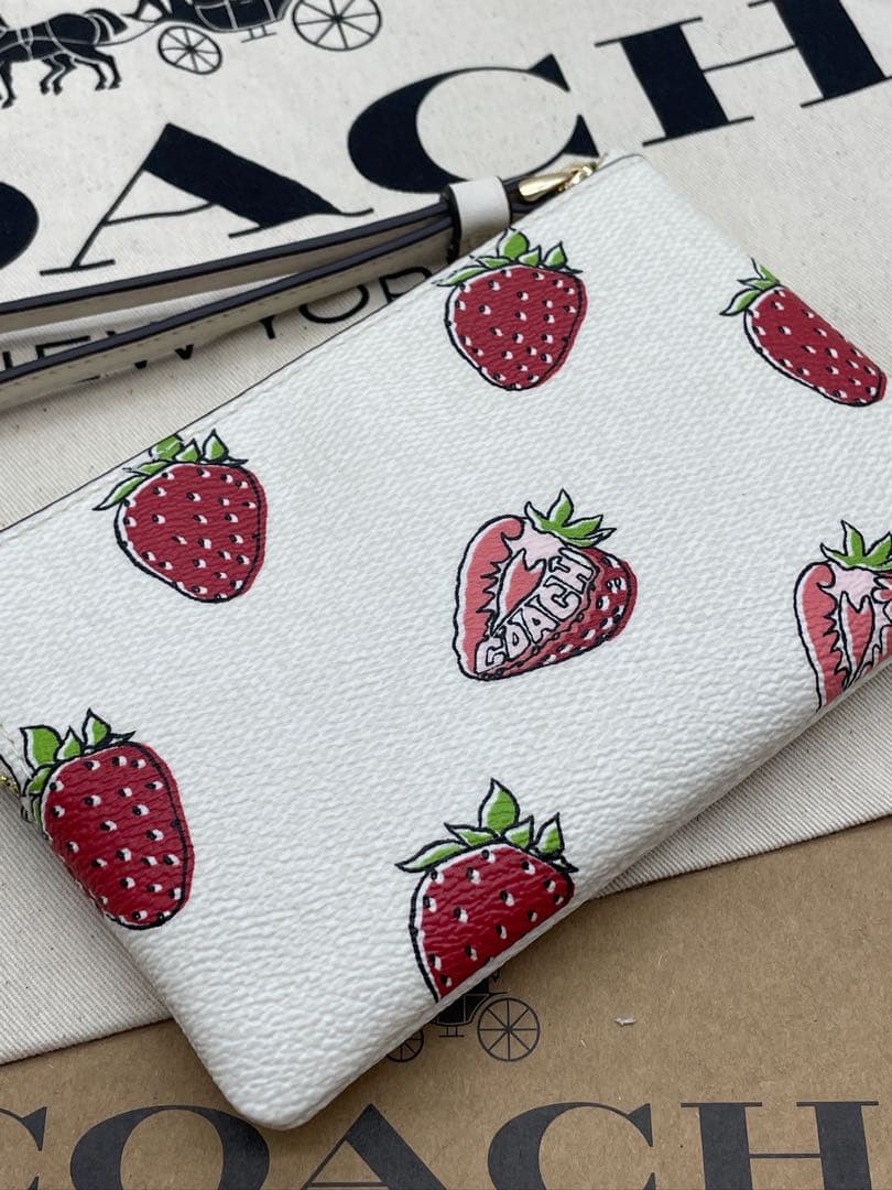 即完売品‼︎【COACH /CBB81】コーナーリストレットストロベリーいちご苺