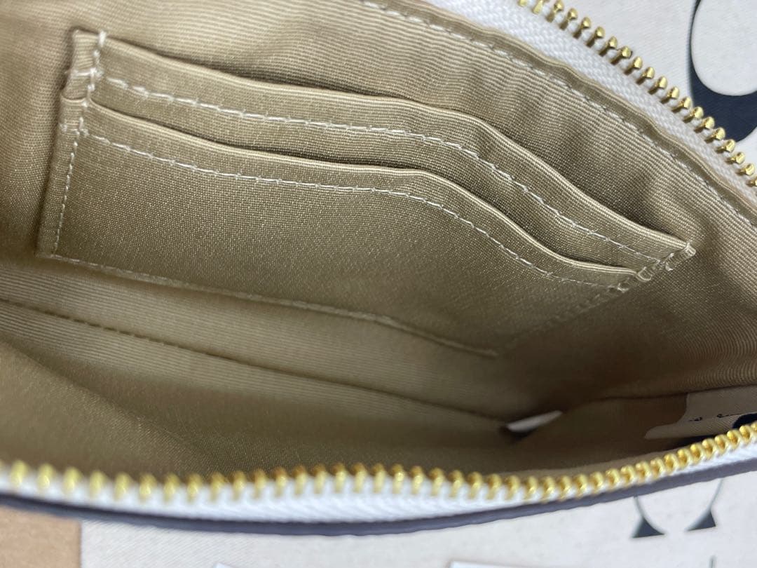 即完売品‼︎【COACH /CBB81】コーナーリストレットストロベリーいちご苺