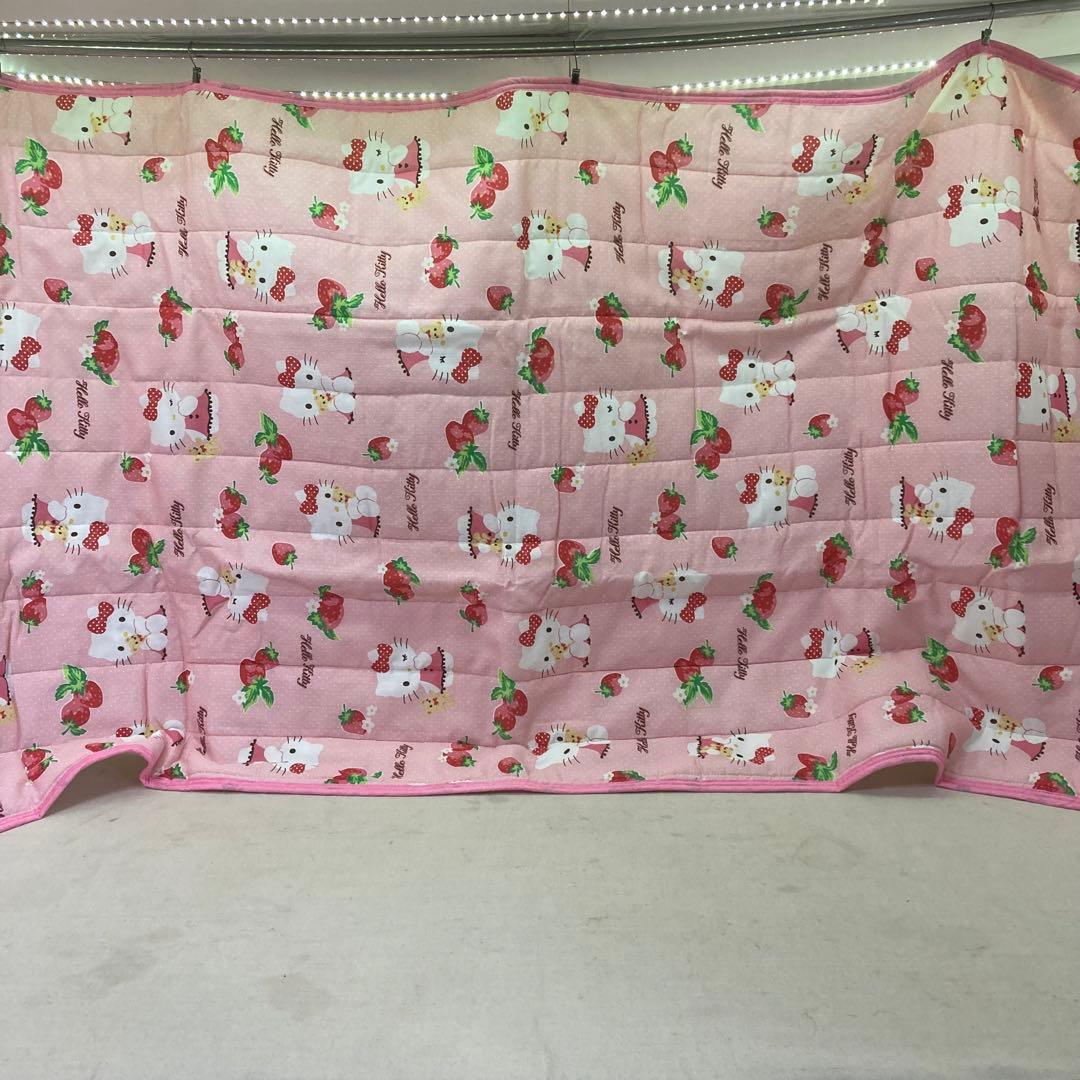 【未使用★2010年製】ハローキティ　敷きパッド　シーツ　イチゴ　サンリオ