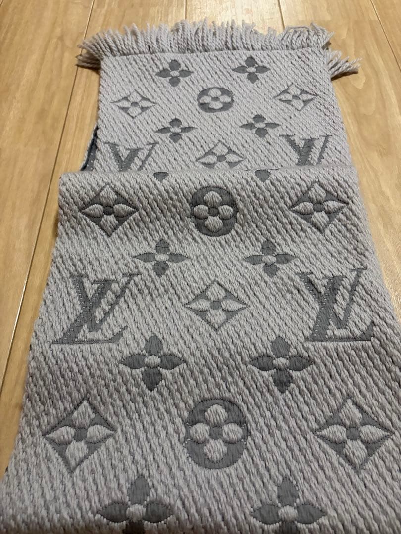 美品　LOUIS VUITTON グレー マフラー　ルイヴィトン　ルイビトン