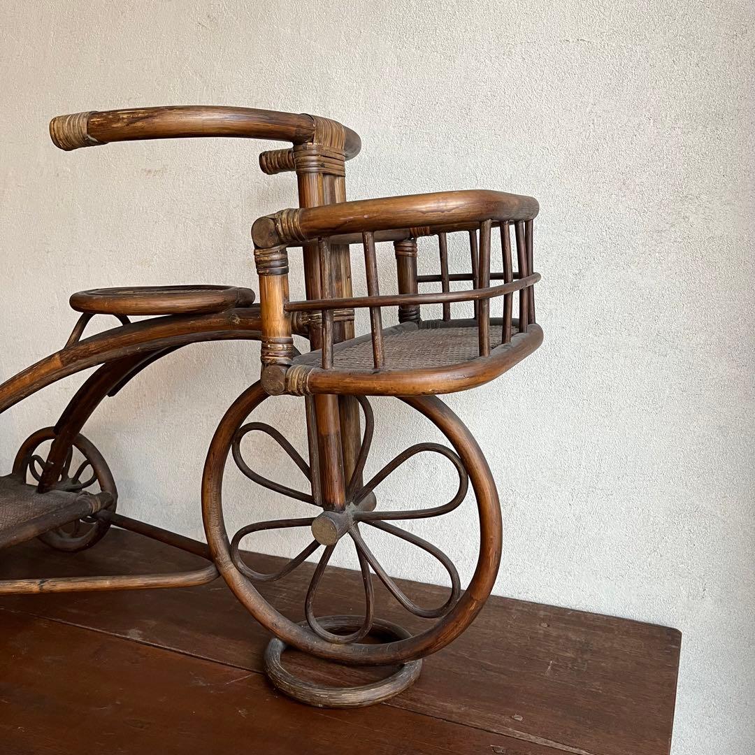 ラタンでできた三輪車　店舗什器 置物