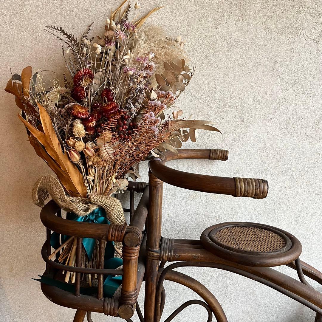 ラタンでできた三輪車　店舗什器 置物