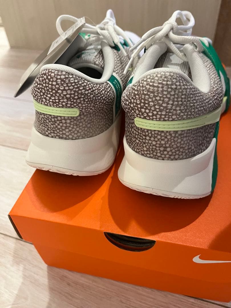 ナイキ テニスシューズ ナイキ GP チャレンジ1 プレミアム　26.5㌢