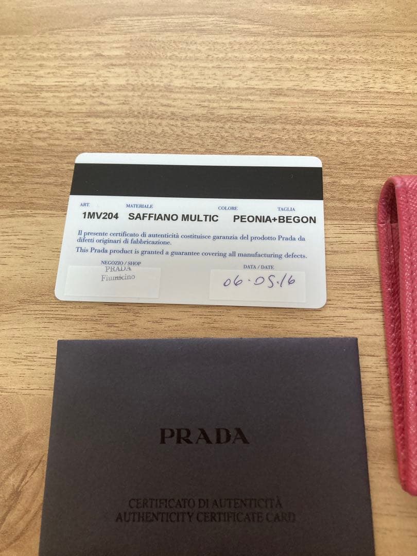 プラダ　二つ折り財布　1MV204ピンク　カード有り