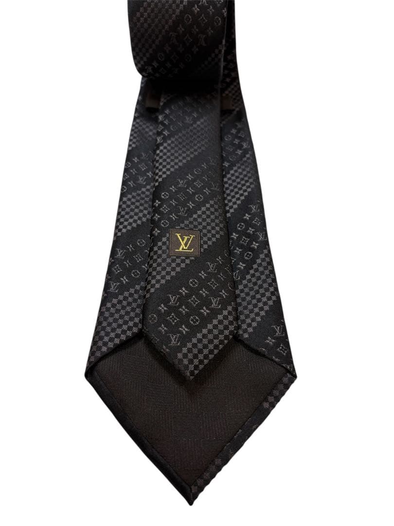 C*O様 【美品】Louis Vuitton 黒 ストライプ柄　ネクタイ