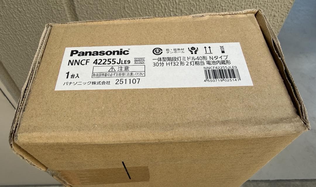 Panasonic NNCF42255J LE9 40形階段非常灯 センサ付