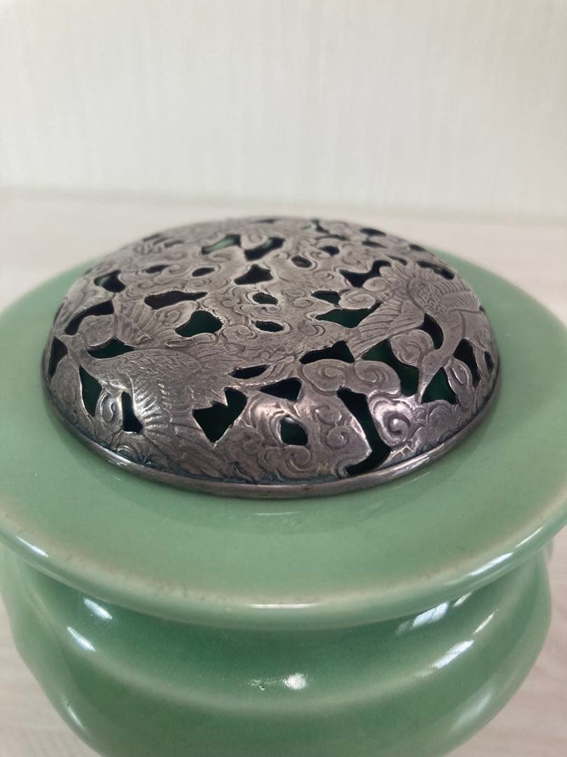 諏訪蘇山 青瓷 袴腰 香炉 純銀蓋透彫 三足 香爐 箱なし　青磁