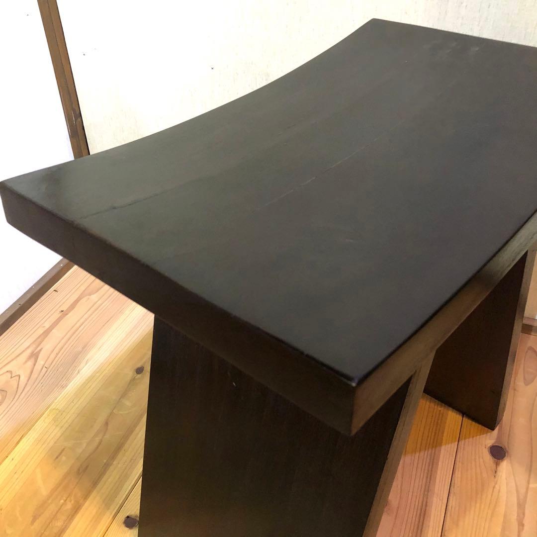 ずっしりとしたチーク材のスツール ダークカラー 腰掛 椅子 チーク無垢材