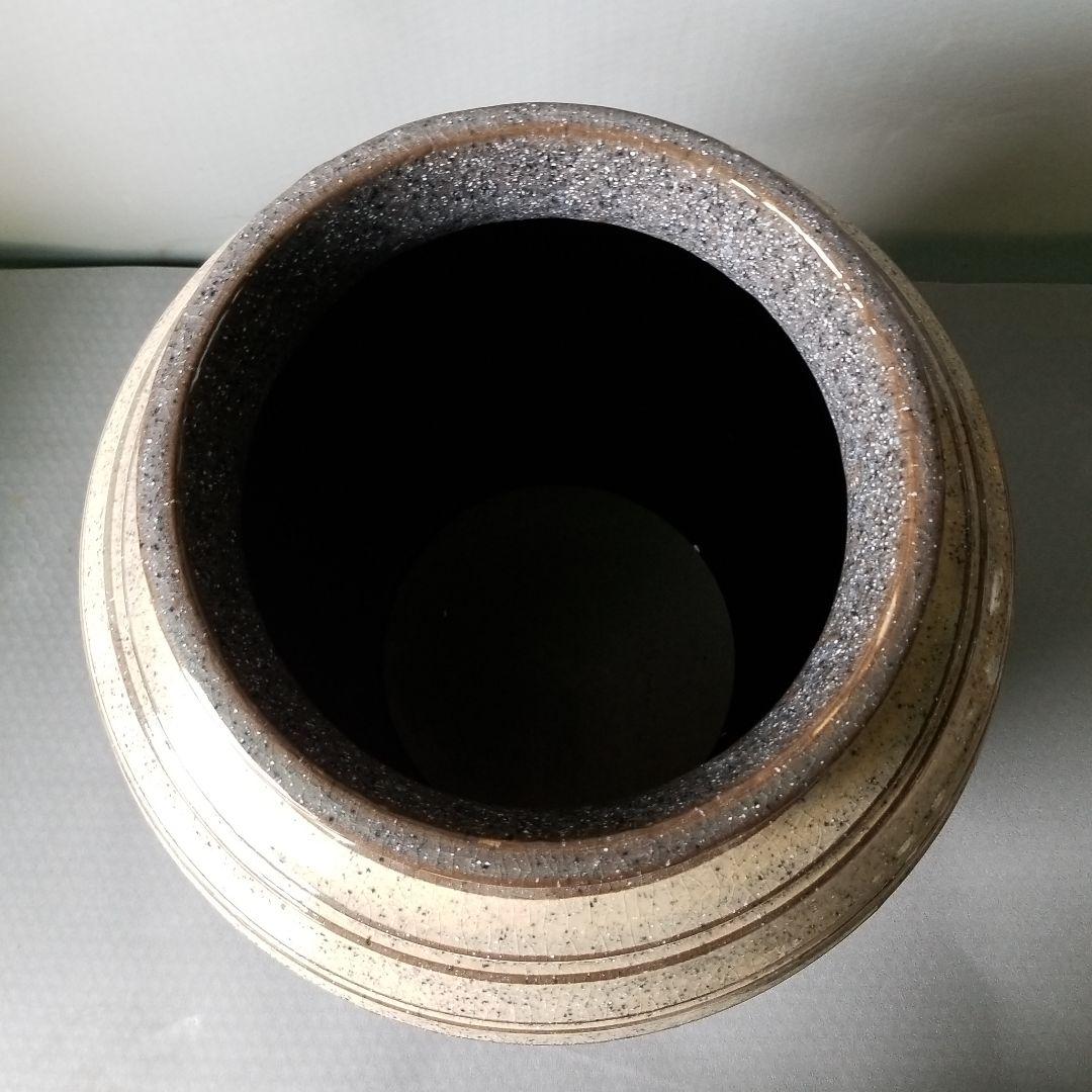 信楽焼　傘立て  壷型線彫り 高さ４５cm