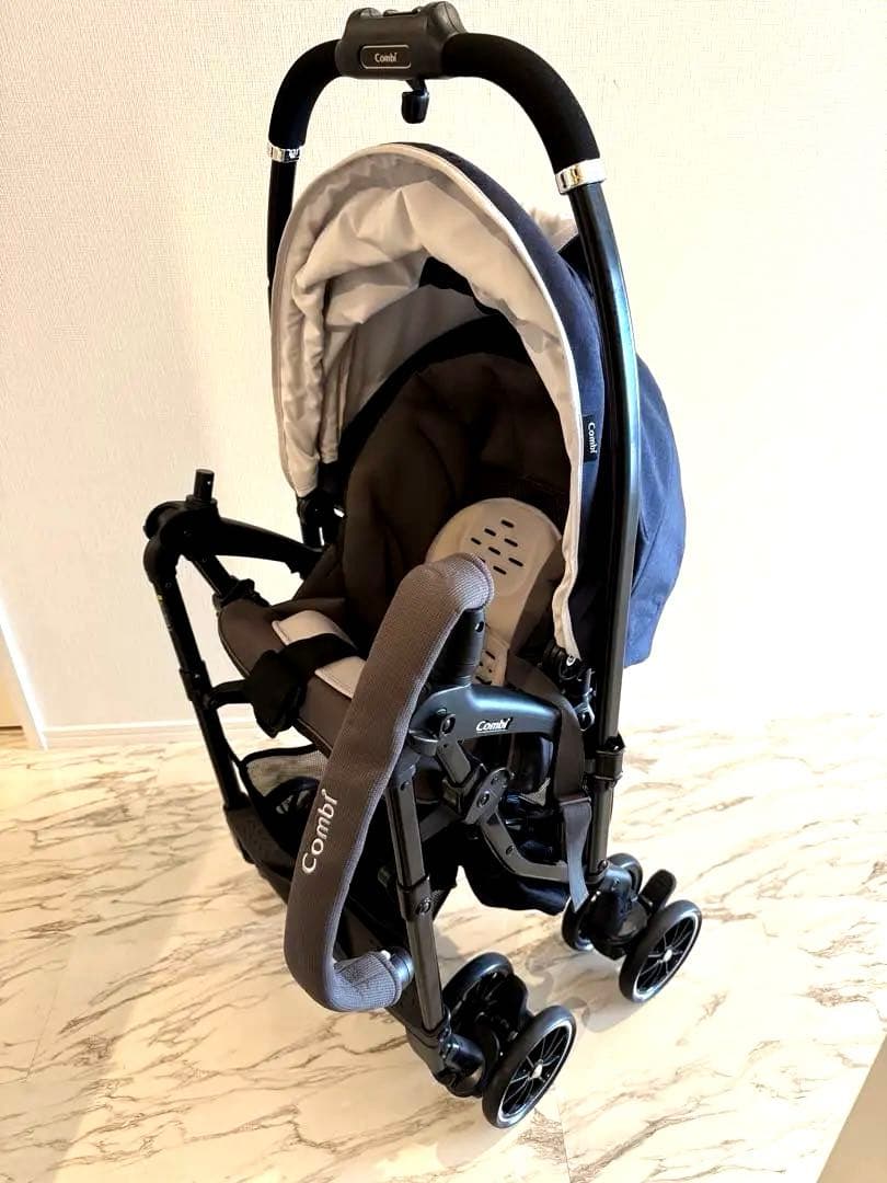 Combi ベビーカー　スゴカルαLightエッグショック
