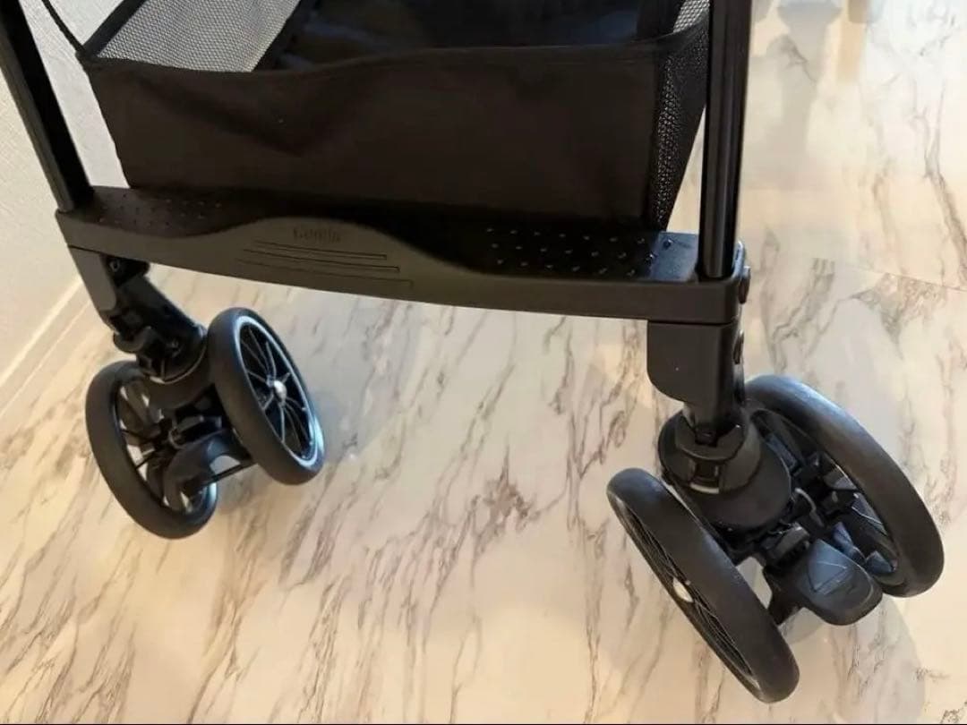 Combi ベビーカー　スゴカルαLightエッグショック