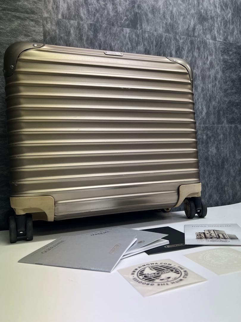 RIMOWA シルバー キャリーケース 小型