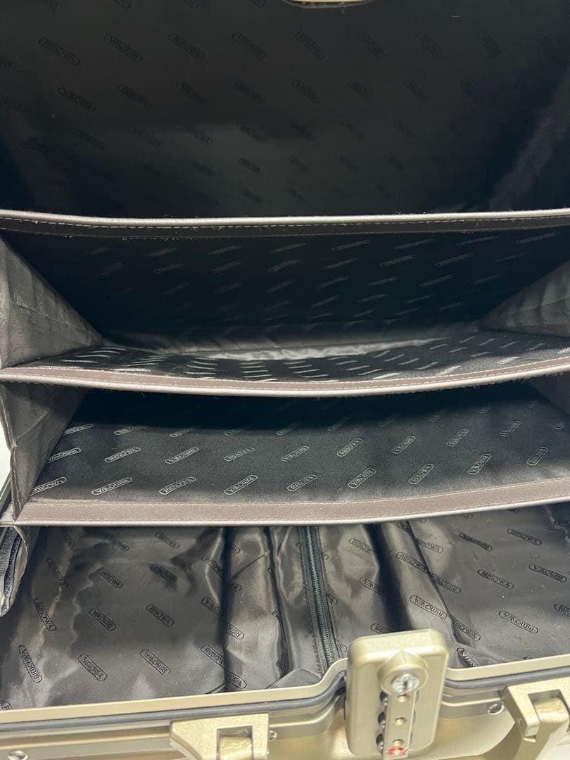 RIMOWA シルバー キャリーケース 小型