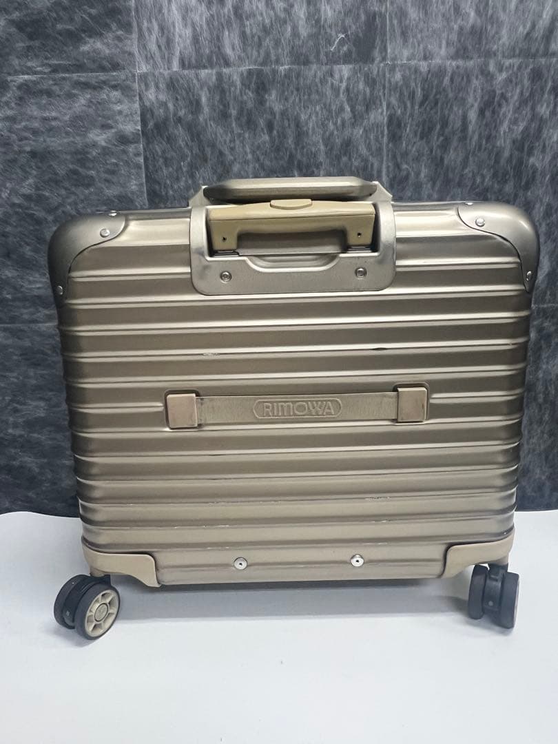RIMOWA シルバー キャリーケース 小型