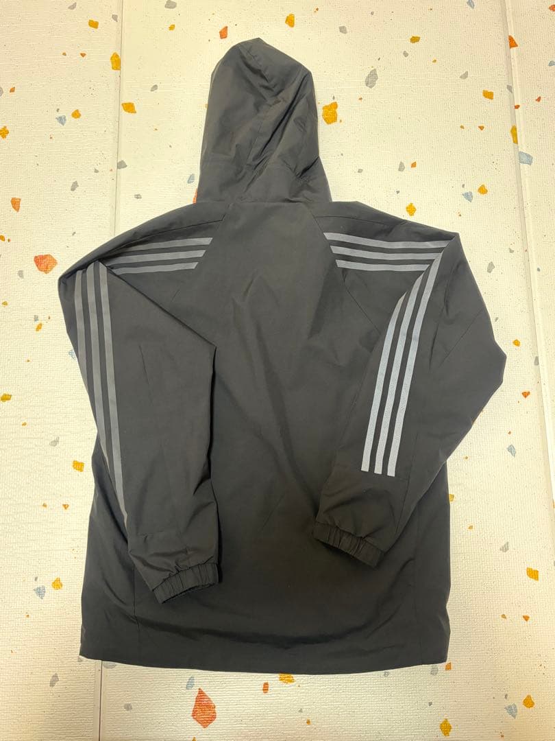 アディダス adidas ウインドブレーカー（上下セット・Lサイズ）