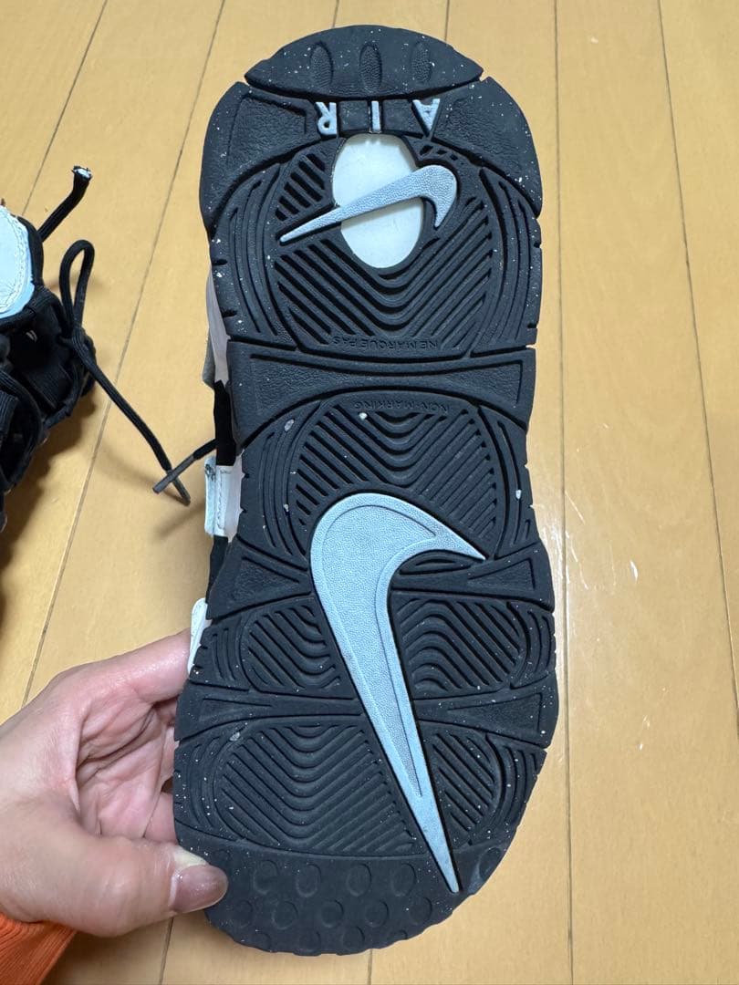 23.5モアテン　エアモアアップテンポ　Nike スニーカー ホワイト/ブラック