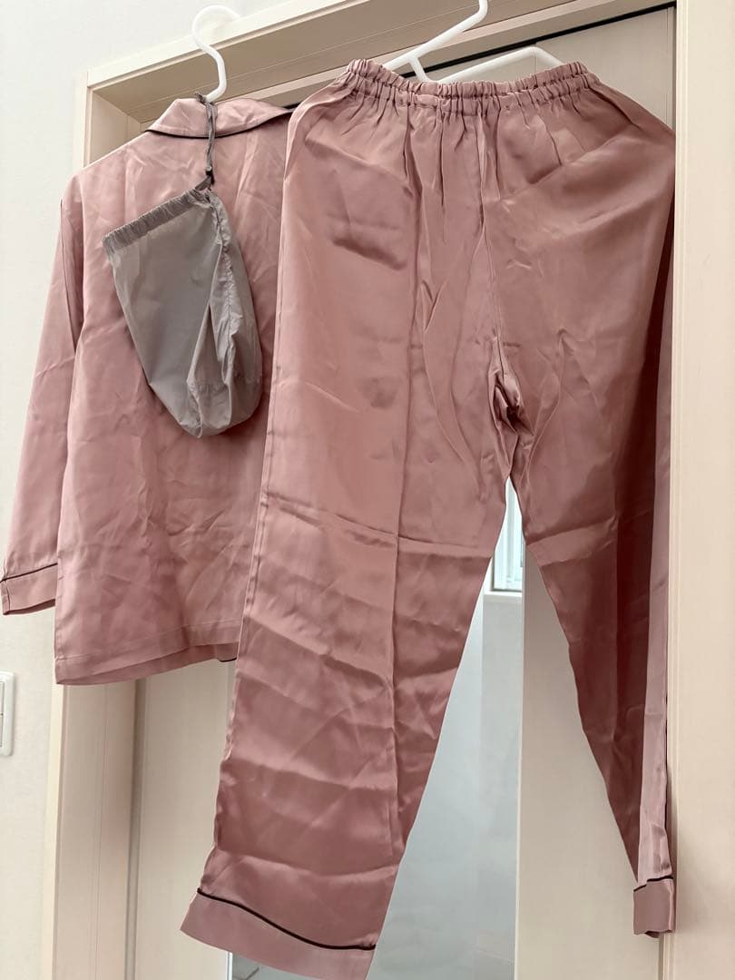 ワコール 睡眠科学　シルクパジャマ