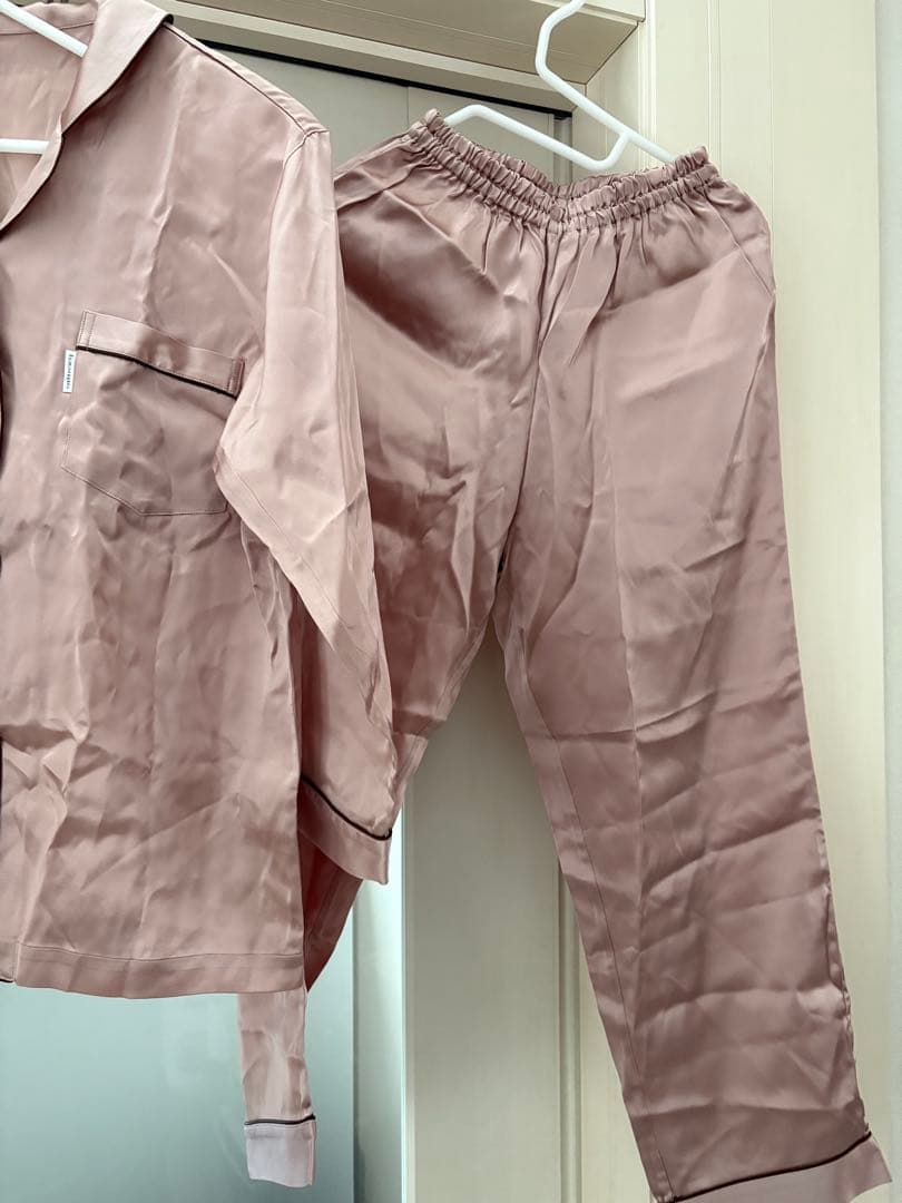 ワコール 睡眠科学　シルクパジャマ