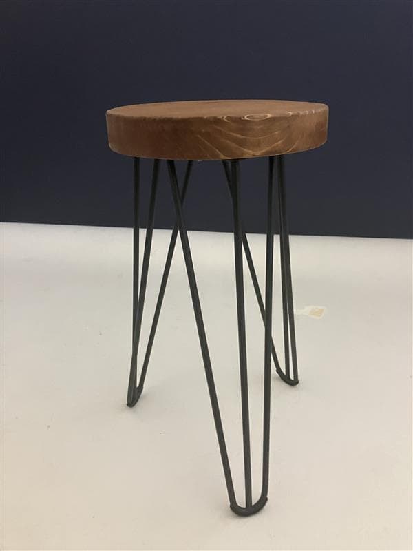 【未来工房】久々入荷！デザインのある一点物　大人気アイアンスツール　アイアン