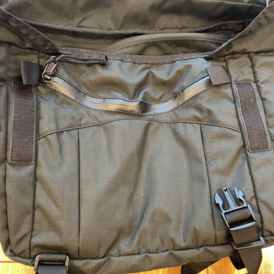 美品　ミステリーランチ　インベーダー　メッセンジャー　ショルダー