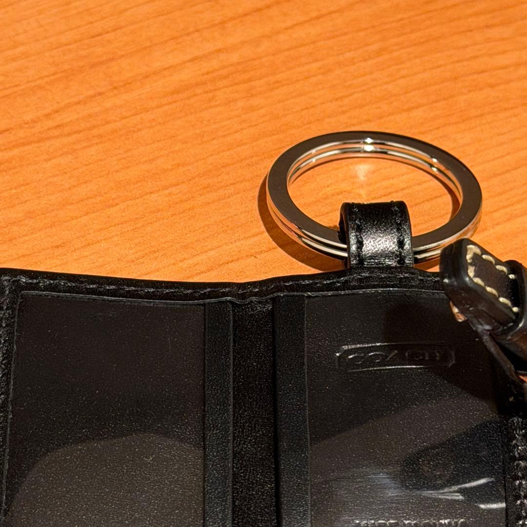 コーチ 手帳型 キーホルダー チャーム ブラック シグネチャー
