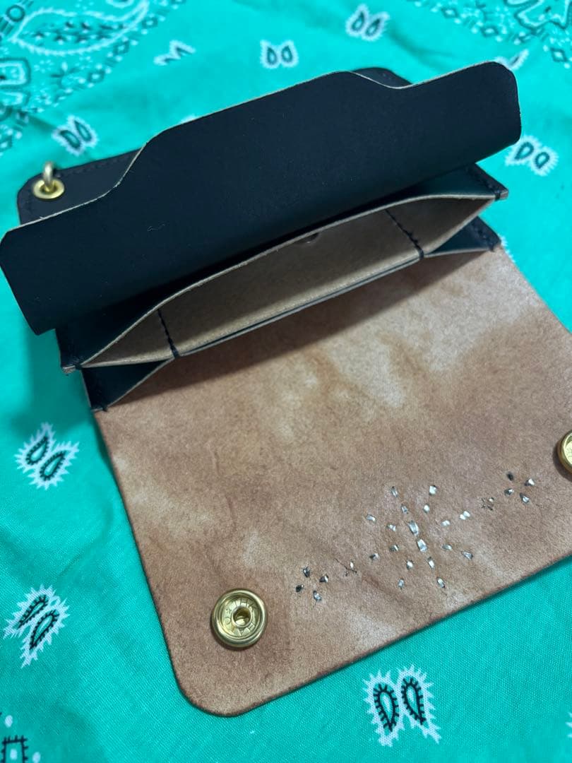 ミドルトラッカーウォレット　三層　ハンドメイド　ヌメ革　　 丘染め　スタッズ
