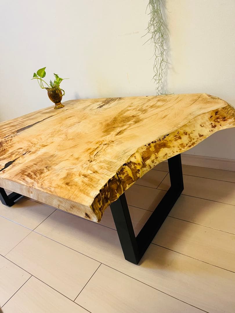 一枚板テーブル　栃の木　ローテーブル レジンテーブル