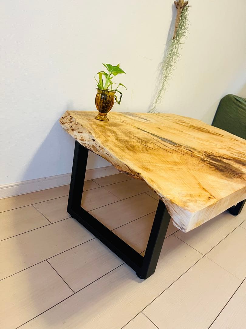 一枚板テーブル　栃の木　ローテーブル レジンテーブル