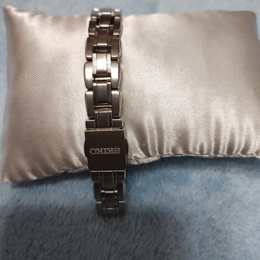 希少セイコーSEIKOエクセリーヌEXCELINE　白蝶貝チタン定価132000