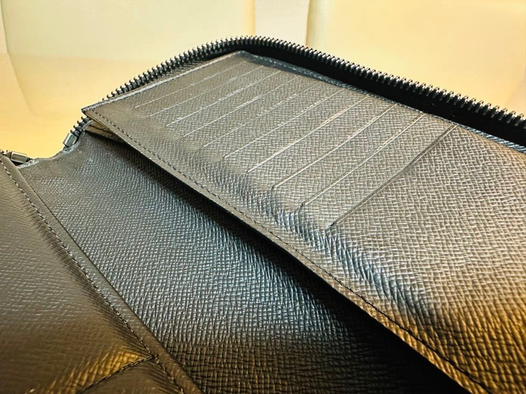 ルイヴィトン モノグラムエクリプス ジッピーウォレット ヴェルティカル ブラック