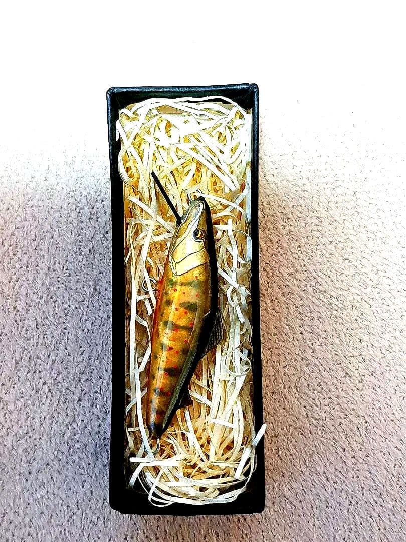 ハンドメイドミノー、ステイゴールド 6周年記念モデル鮑カラー