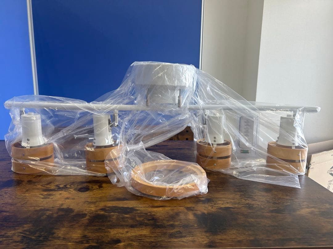 北欧風モダンシーリングライト 4灯スポット　リモコン付