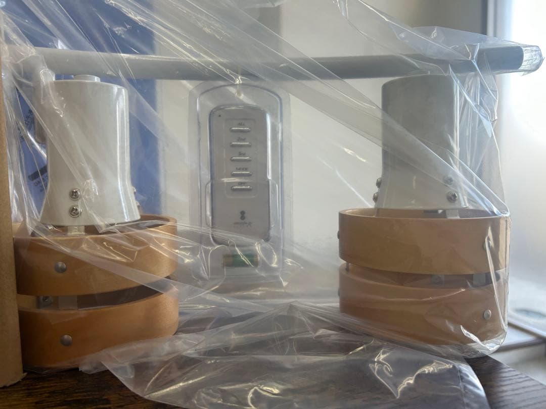 北欧風モダンシーリングライト 4灯スポット　リモコン付