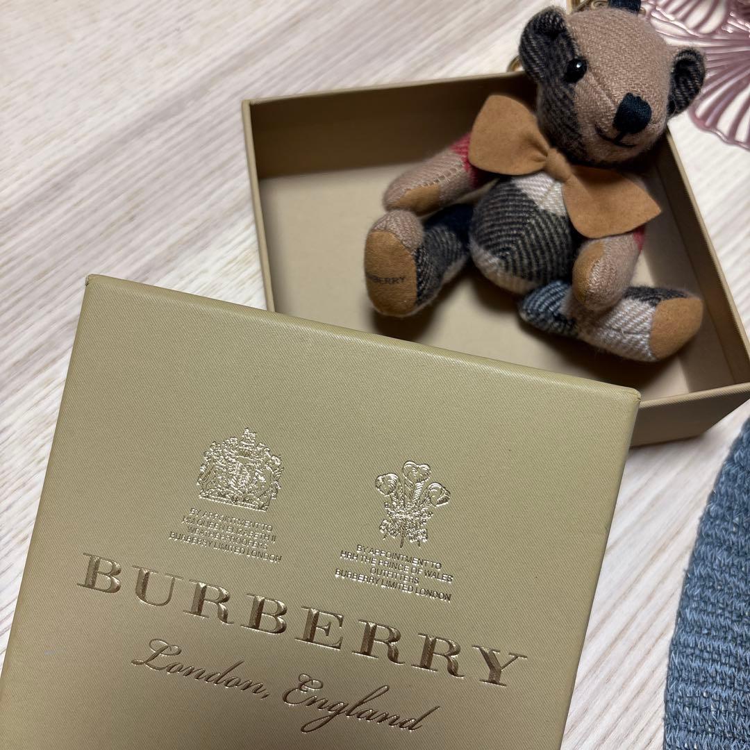 ねこ　BURBERRY クマ型キーホルダー