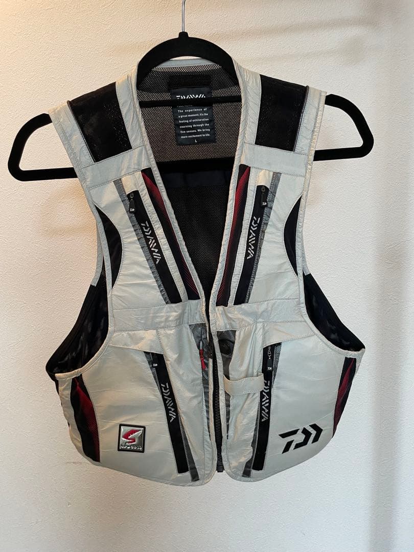 n*o様 美品　ダイワ　スペシャル　バリアテックショートメッシュベスト、キャップ