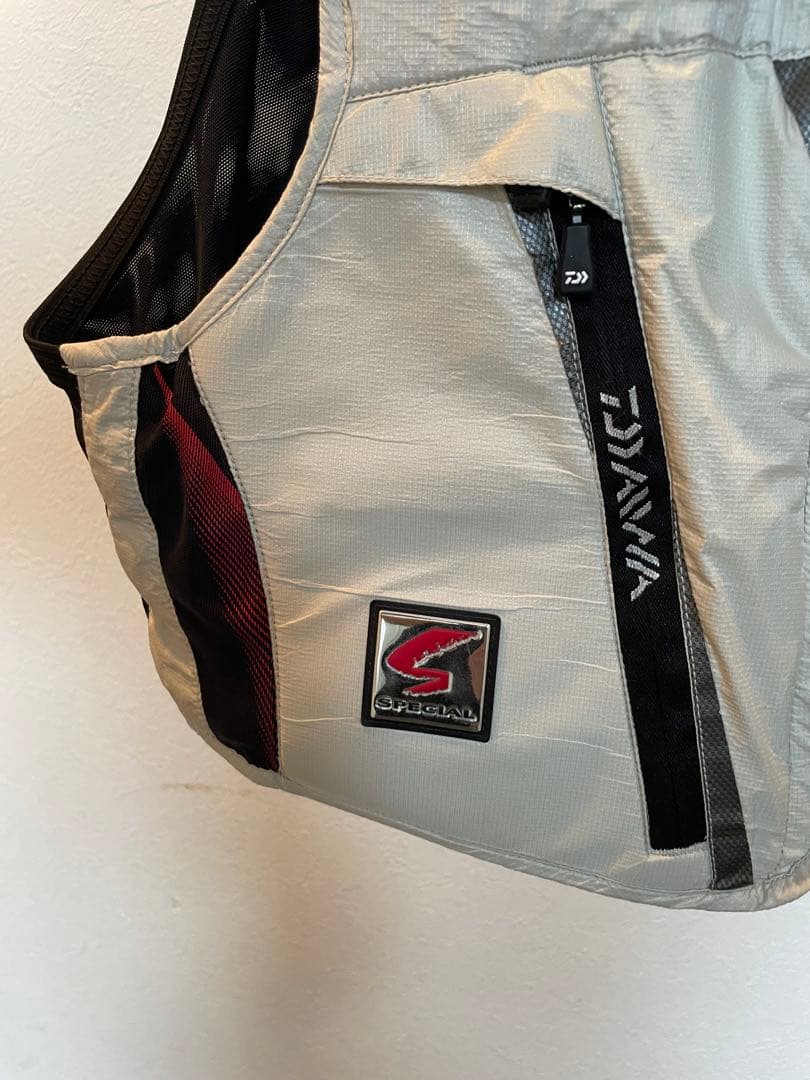 n*o様 美品　ダイワ　スペシャル　バリアテックショートメッシュベスト、キャップ