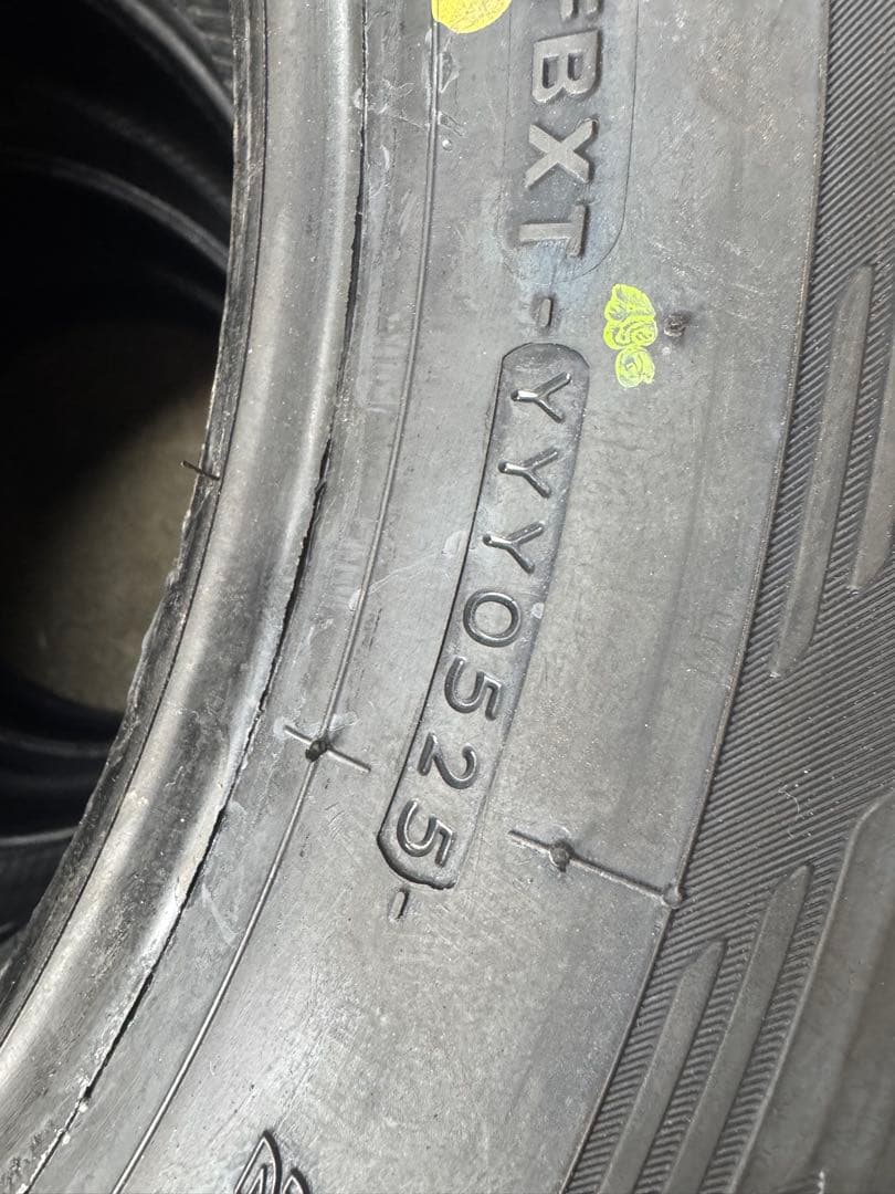 2025年製　新品スタッドレスタイヤ　ヨコハマ　265/60R18 G075