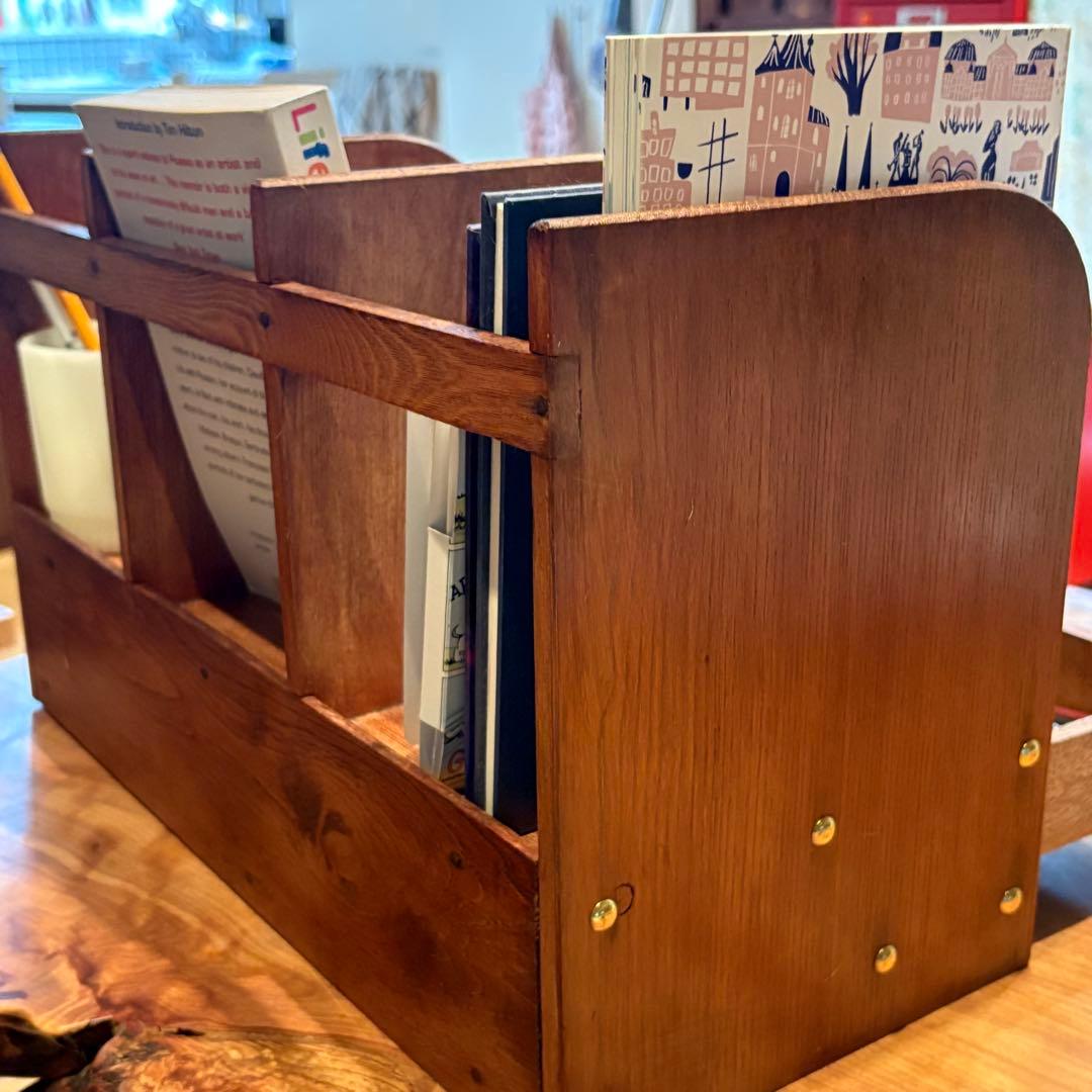 「欅無垢材 真鍮鋲 ヴィンテージ 卓上本立て 2段引き出し付き」