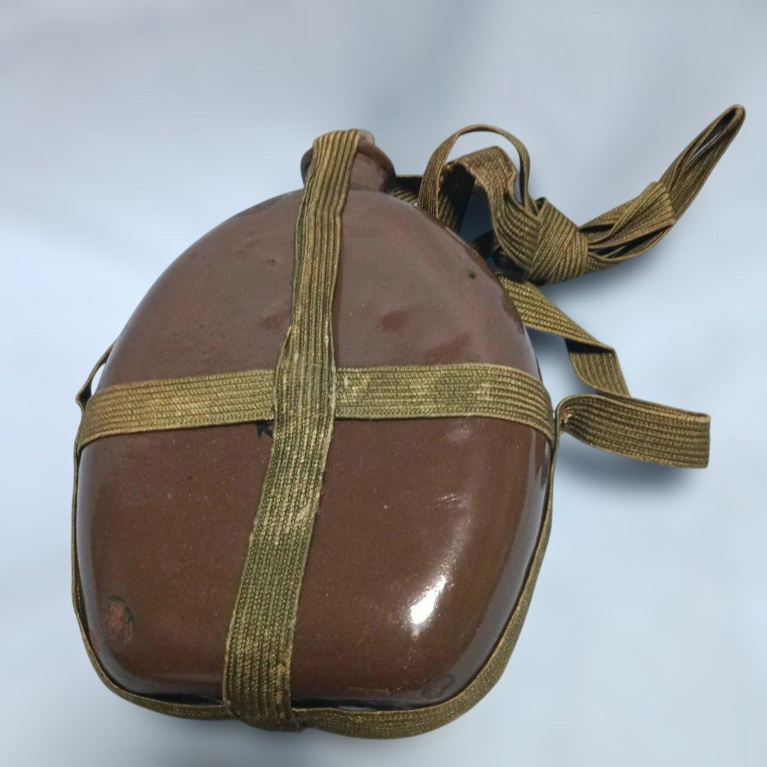 日本海軍末期型水筒（実物)