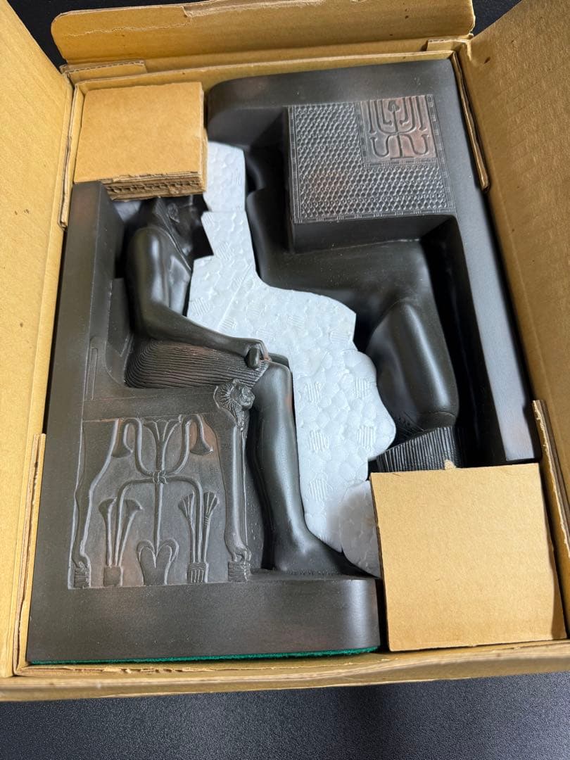 1979年刊行　エジプト第四王朝　カフラー王・ネフェルト王妃彫像