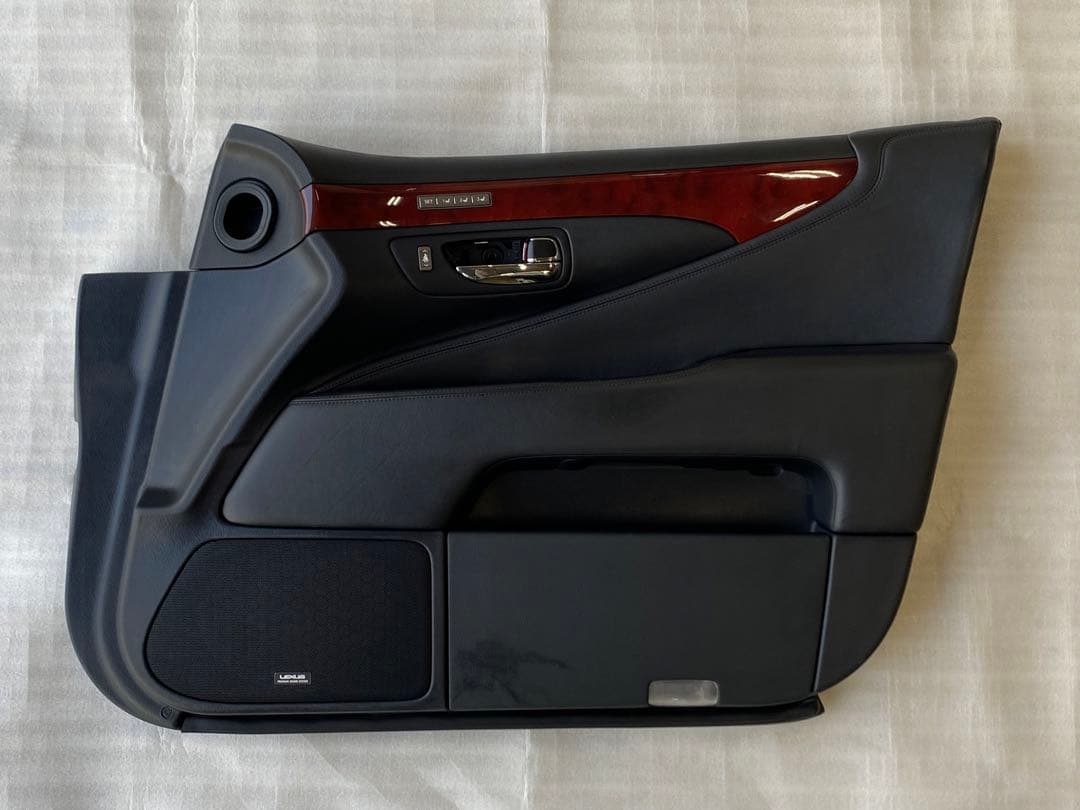 レクサスLS 運転席ドア内張り　USF40