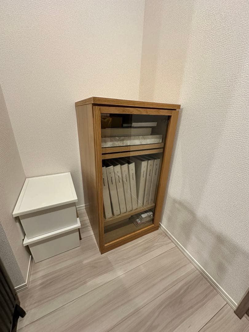 か*け様 値下交渉コメント下さい 無印良品　木製キャビネット　ガラス扉　スリム