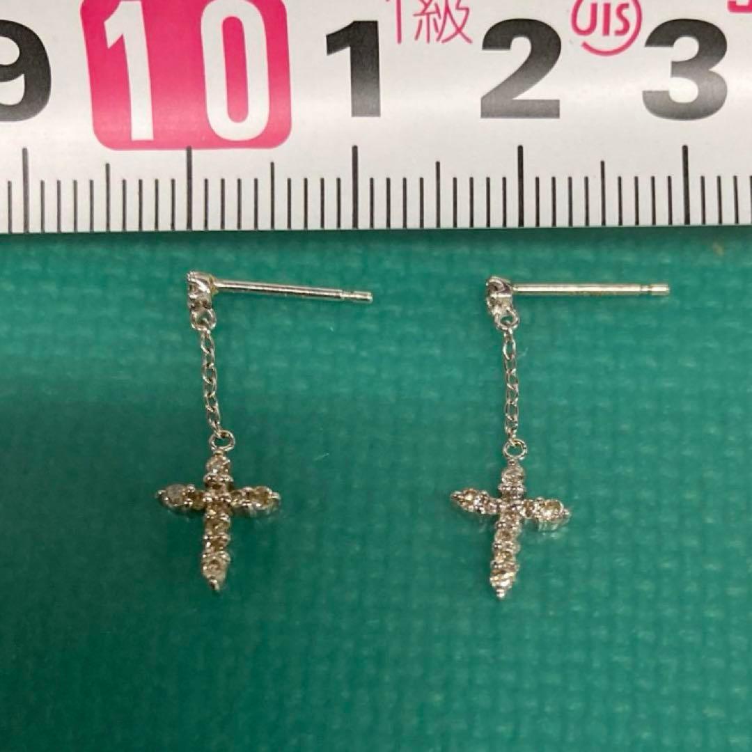 k18WG 天然ダイヤモンド　クロスピアス　D0.24ct（0.12×2）